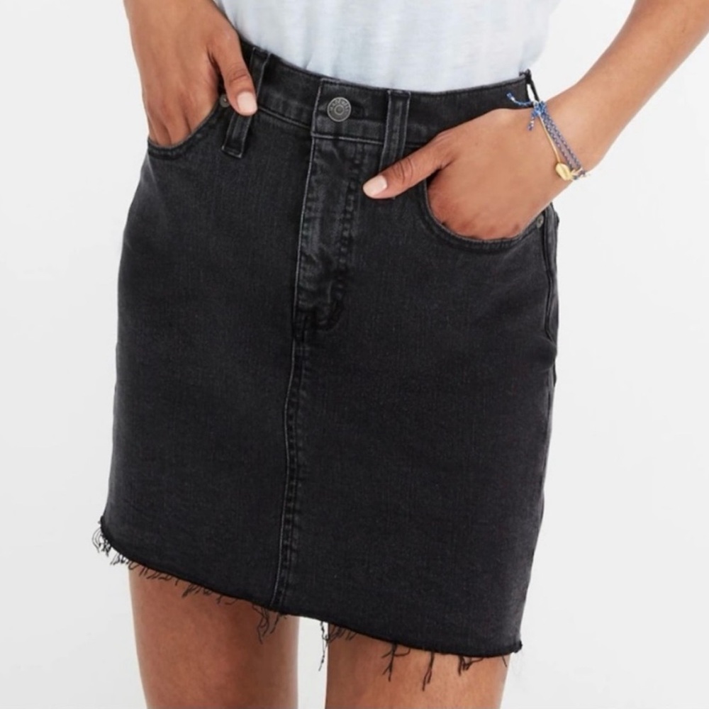 Madewell - Stretch Denim Straight Raw Hem Mini Skirt in Ashcraft Wash Black